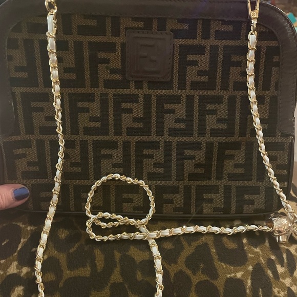 Vintage Canvas Fendi zucca crossbody (orginal strap missing added strap) - Picture 10 of 10